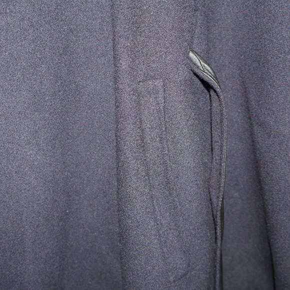 Vince Wool Cape with Leather Belt Detail – Timeless Black Elegance  US Size S - Picture 11 of 13